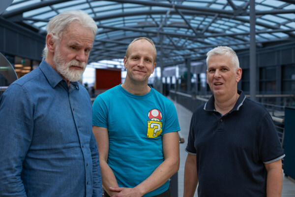 Kari Stefansson, Grimur Hjorleifsson and Patrick Sulem, scientists at deCODE genetics and authors on the paper. 基于英國和冰島人群研究的大規(guī)模蛋白質(zhì)組學(xué)-肽度TIMEDOO